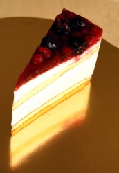 Joghurtos erdei gyümölcs torta